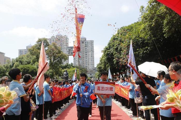 心筑未来  梦想启航——桂林市逸仙中学举行2024届高三青春励志活动