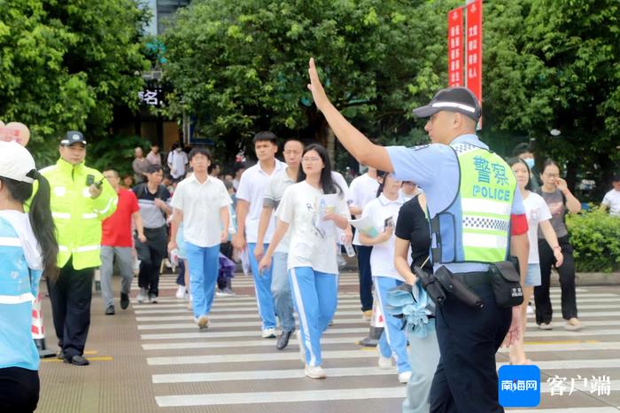 海南警方：对加急申领换领身份证的考生优先受理，24小时内出证