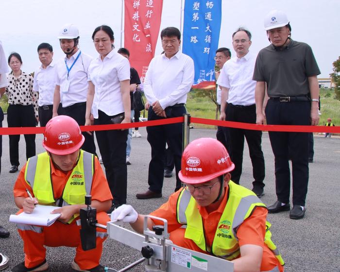 京港澳改扩建工程湖北段吹响劳动竞赛冲锋号