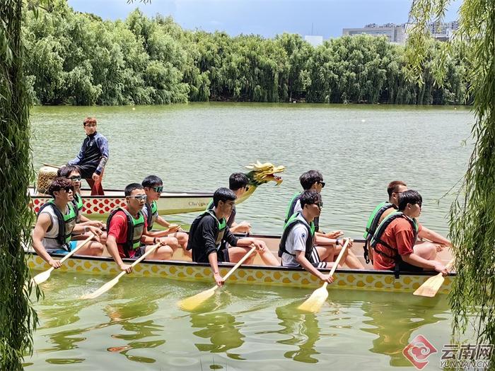 云南师范大学举办第三届端午校园龙舟比赛 以赛促学聚人才