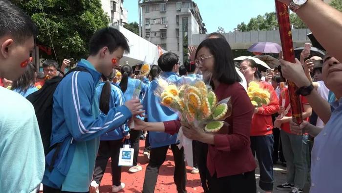 心筑未来  梦想启航——桂林市逸仙中学举行2024届高三青春励志活动