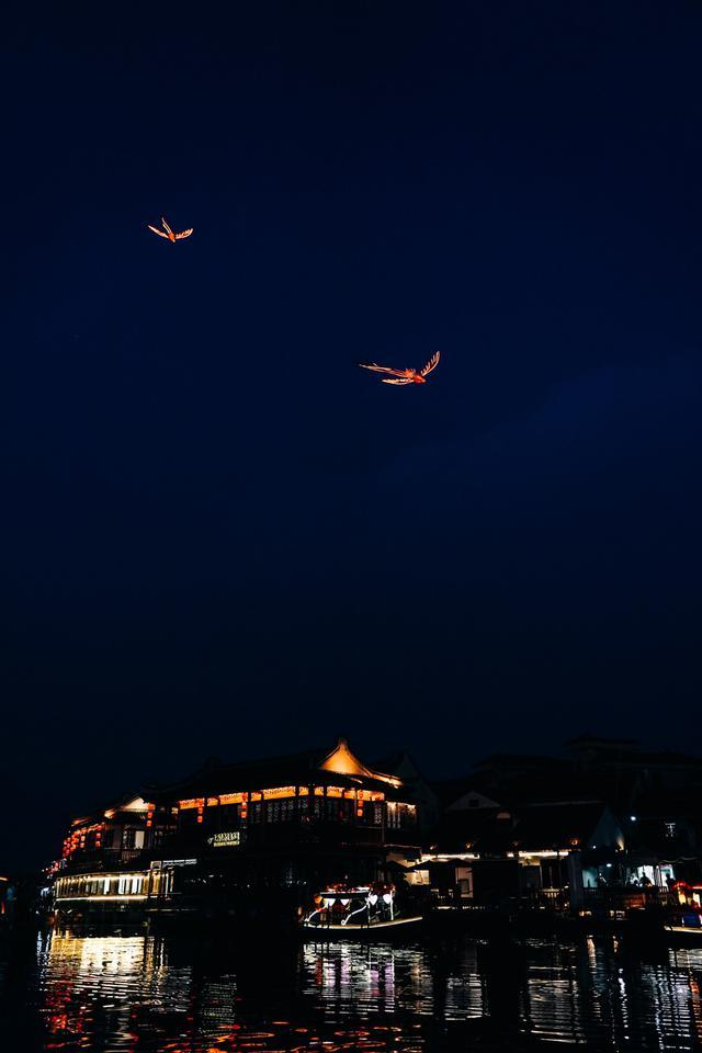 汉风奇妙夜活动在朱家角古镇举行，擦亮古镇夜经济名片