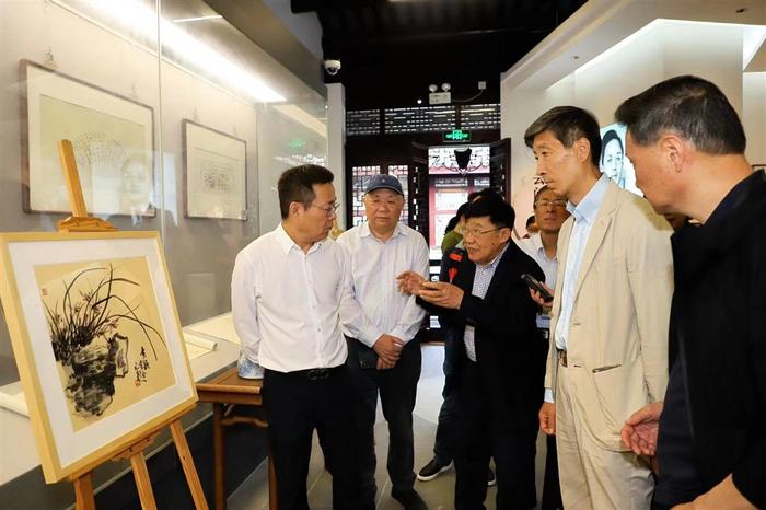 见证60年的师生情 白蕉书画鉴赏会暨汤兆基兰花小品展揭幕