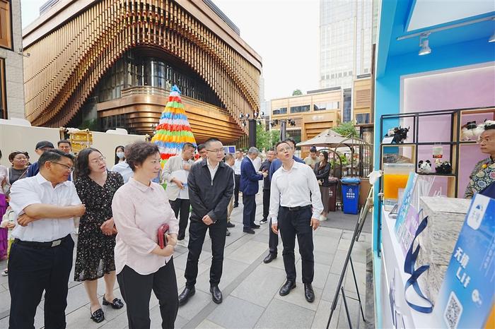 “五五购物节”上海援青，2024沪果优品黄河源集正式开市