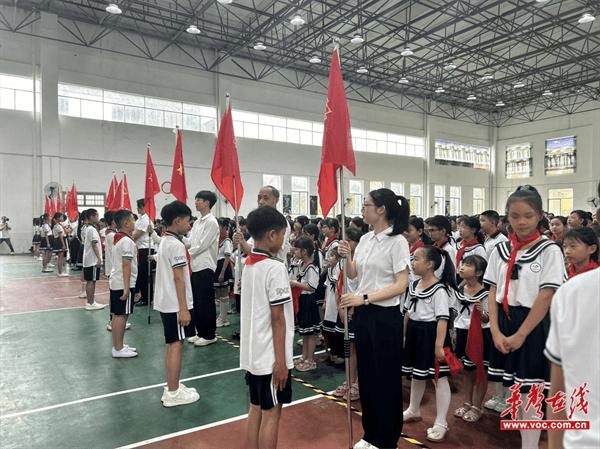 筑梦新时代  争做好队员  宁远县莲花小学举行2024年上学期少先队新队员入队仪式