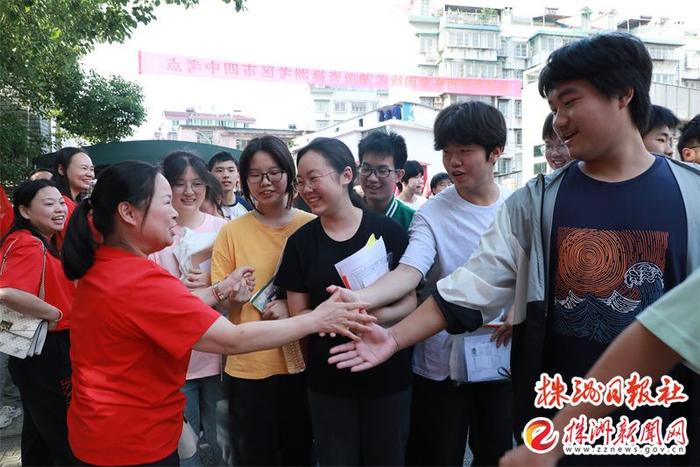 高考日，株洲市第四中学高考考点现场直击！