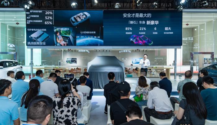 2024重庆车展丨豪华价值全面进阶 奇瑞风云T9重庆区域上市售价12.99万元起