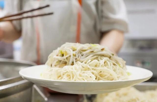 松江人的夏天，从这一碗开始！方松街道社区食堂冷面上市→