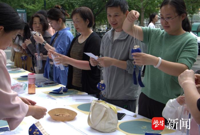 舞龙、情景剧、非遗体验……南京林业大学举办“寻‘粽’文化、与‘林’共进”端午主题活动