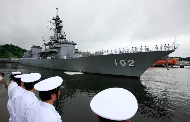 马斯克大消息！日本自卫队开始试用“星链”！宣布3年内将为90%水面舰艇装备“星链”信号接收终端，“吸引更多年轻人入伍”