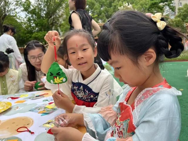 感受传统文化，宝山这所幼儿园的活动与“粽”不同
