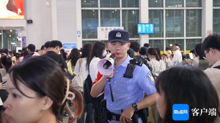 海口东站派出所多举措确保端午假期旅客平安出行