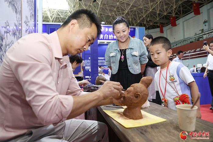 香约庆阳 包容天下|非洲鼓麦秆画 世界特色民俗齐聚庆阳非遗宣传展共“香”盛举