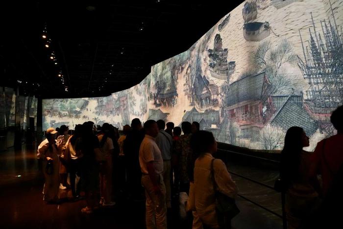 中华艺术宫的“书”情“话”艺：欣赏海量书法篆刻作品、沉浸式解密《清明上河图》