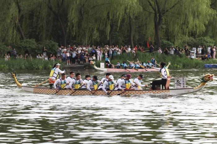 圆明园举办龙舟竞渡、非遗表演与文创市集，庆端午佳节