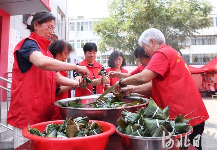 邢台市信都区：浓情粽意 情暖社区