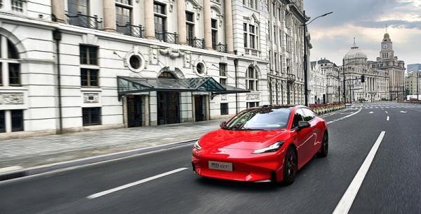 昊铂GT新车全能满配，冲进20万级纯电轿车市场