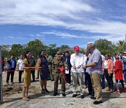 驻古巴大使马辉出席援古巴12兆瓦太阳能光伏电站设备项目交接仪式