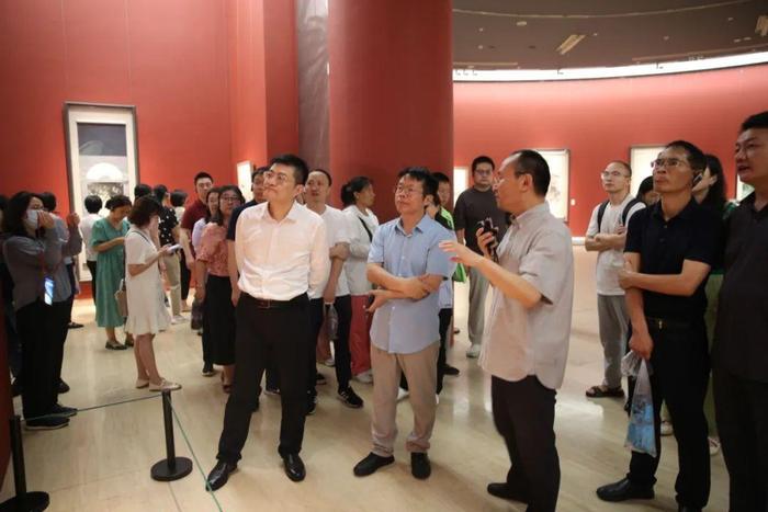民盟中央第六期“人文·科学”讲堂在中国美术馆举办