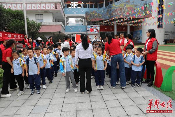 郴州市直属机关幼儿园：参观小学初体验 幼小衔接促成长