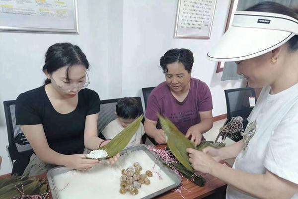 滕州市龙泉街道和谐社区新时代文明实践站开展“端午安康 ‘粽’有所爱”主题庆端午活动