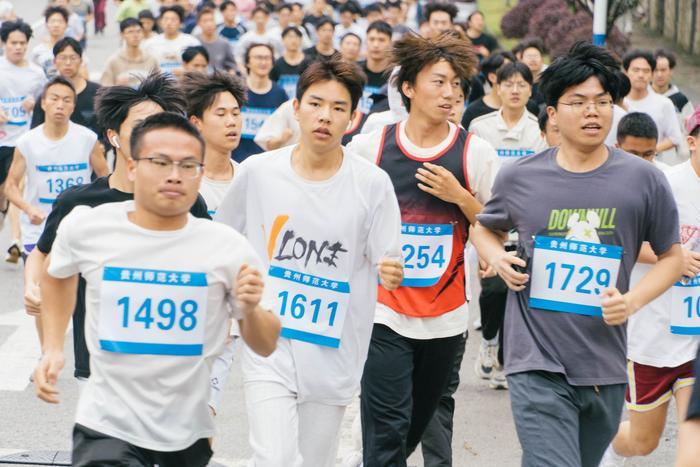 贵州师范大学举行第六届阳光体育校园健身跑活动
