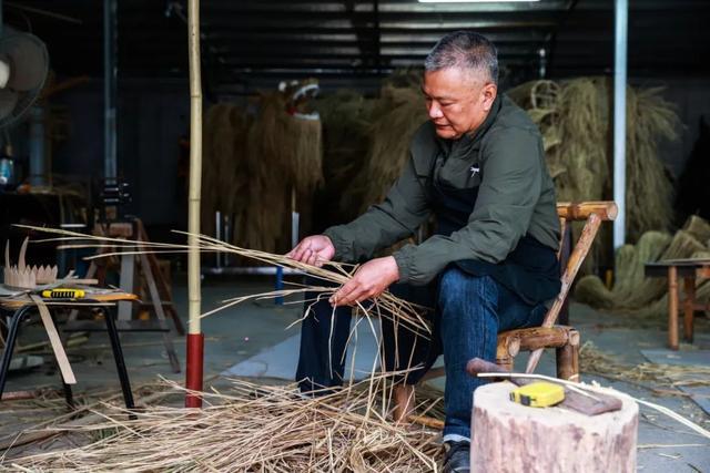 集牛、虎、鹿、蛇、鹰、凤于一身的叶榭竹编草龙如何制成？来看→