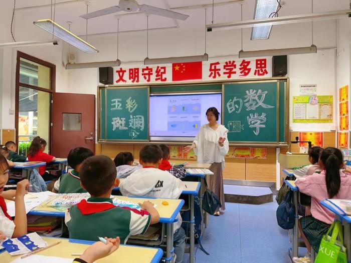 西安市浐灞十九小学开展数学主题活动