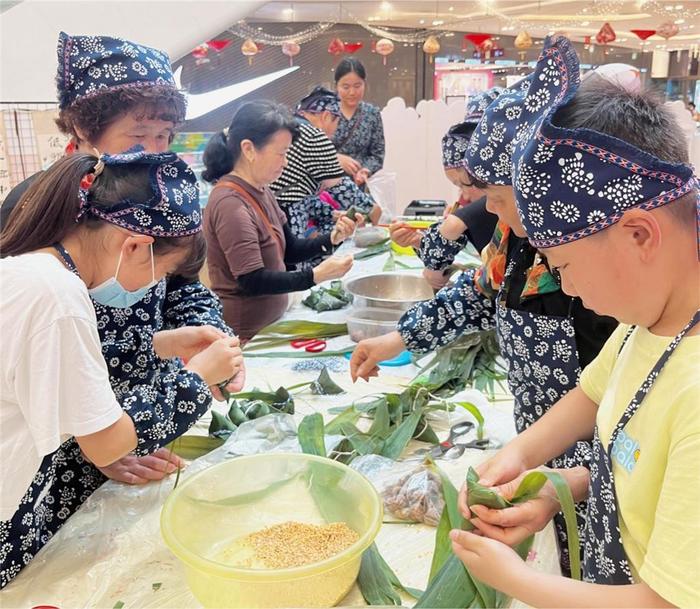 以国风文化为媒 端午假期申城多家商场演绎传统习俗的新表达