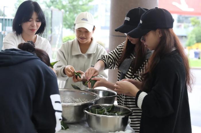 贵州食品工程职业学院举办第五届端午文化节