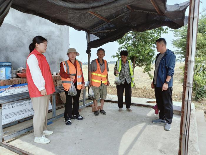 板桥集镇双鹿村：端午佳节禁烧忙，禁烧一线粽飘香