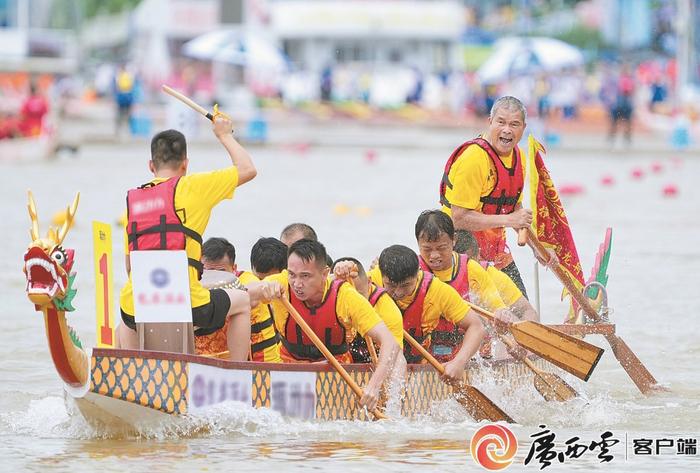 广西多地龙舟竞渡庆端午