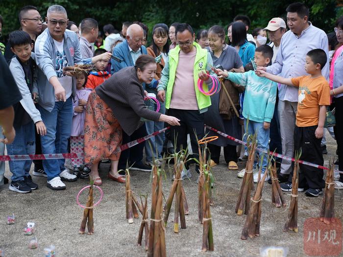 C视频︱山间避暑、DIY粽子、篝火晚会……端午精彩不重样