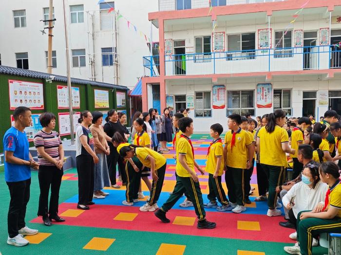 衡水市中心街小学成功举办“心怀感恩 励志前行”感恩励志教育活动