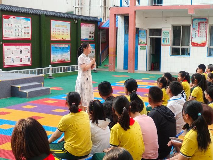 衡水市中心街小学成功举办“心怀感恩 励志前行”感恩励志教育活动