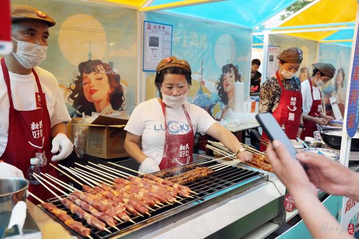 好吃市集开了，小龙虾、各式烤串、精酿啤酒等夏季顶流一一登场