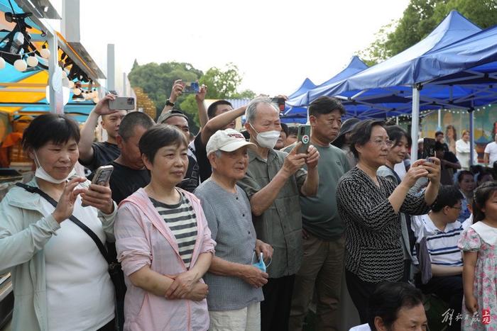 好吃市集开了，小龙虾、各式烤串、精酿啤酒等夏季顶流一一登场