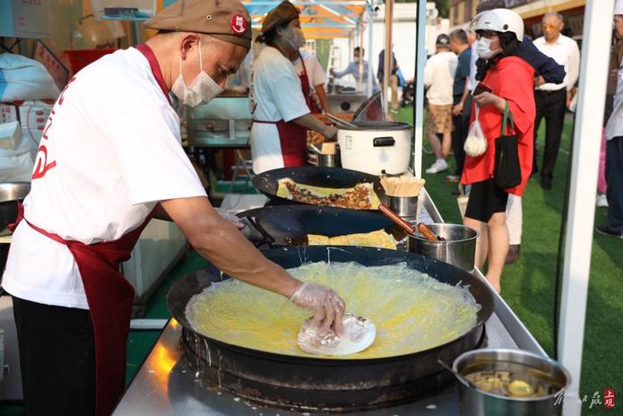 好吃市集开了，小龙虾、各式烤串、精酿啤酒等夏季顶流一一登场