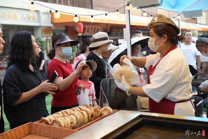 好吃市集开了，小龙虾、各式烤串、精酿啤酒等夏季顶流一一登场