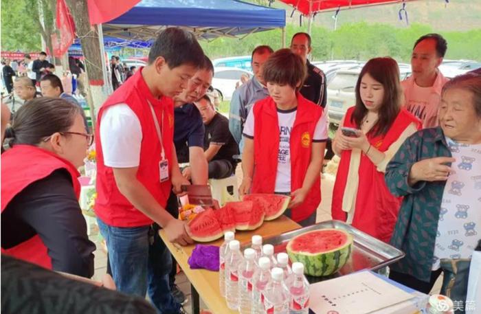 为梦护航：陕西各地志愿者为高考开展爱心助考志愿行动