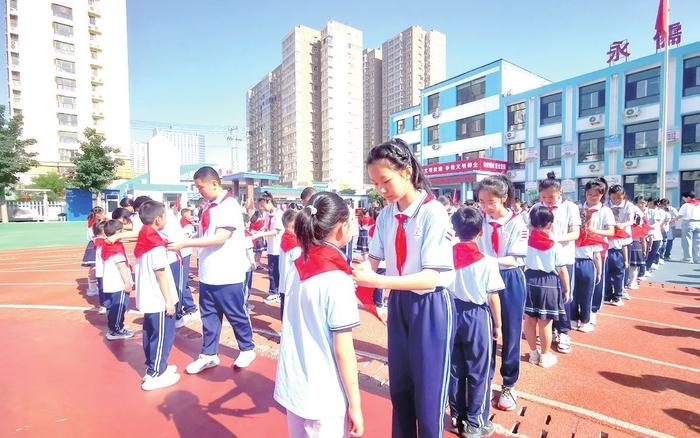 红领巾爱祖国 争做新时代好队员 ——我市各小学集中举行新少先队员入队仪式