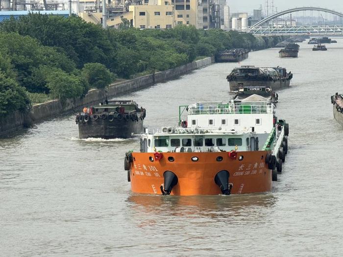 内河水运释放"黄金效益" 1至5月,宜兴港集装箱吞吐量同比增48.83%