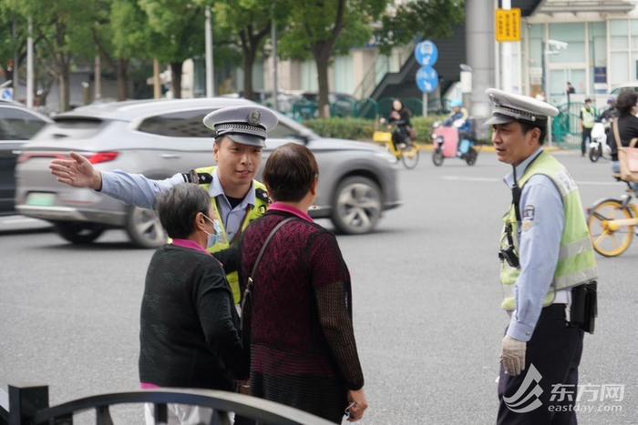 上海一路口行人、非机动车为何频频违法？记者实探：路人法制意识需提升，道路设施亦有优化空间