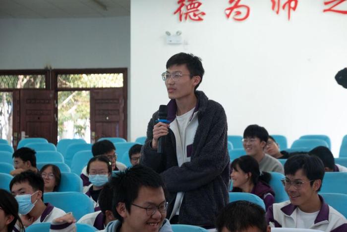 云南大学“魁新”文化社科普及志愿服务队助力高考学子走进社会学人类学