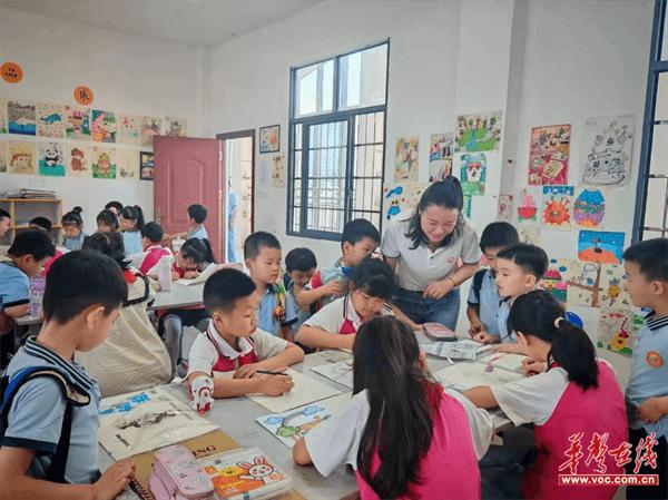 新宁县芙蓉学校与县幼儿园开展“探秘小学”交流活动