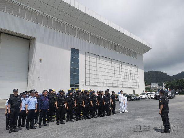 中国航油珠海公司联合珠海机场公安分局开展反恐应急演练