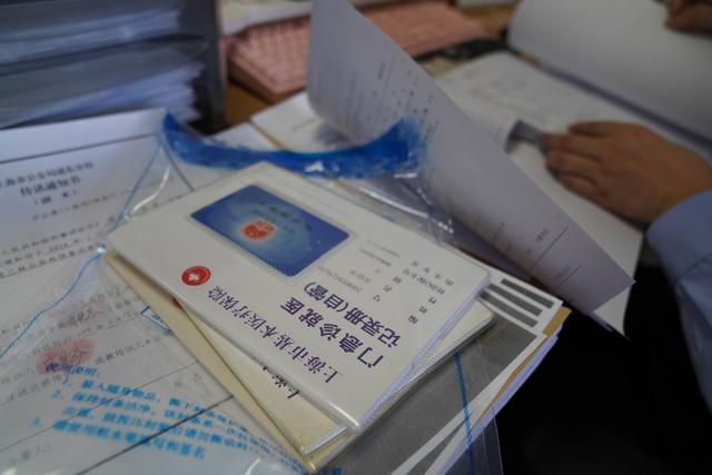 上海警方揭医保诈骗产业链，200多人被抓，涉案药品达20吨