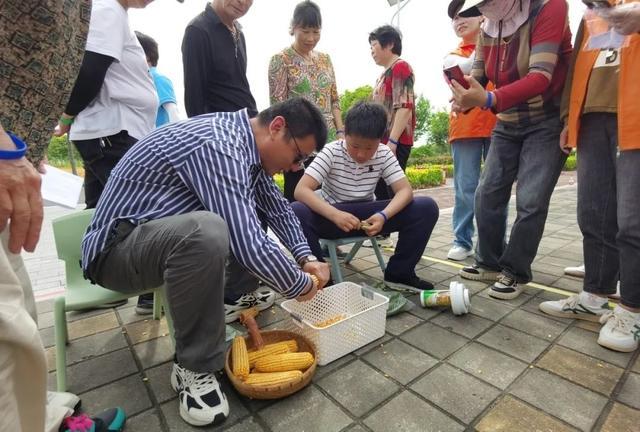 踢毽子、滚铁环……这场运动会欢乐多