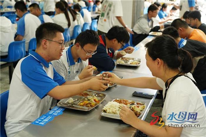 烟台港城中学开展初四年级考前教育与温情鼓励活动