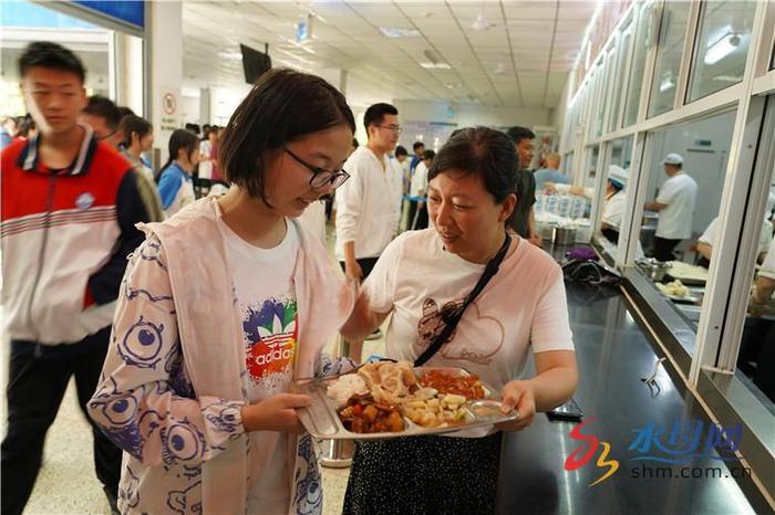 烟台港城中学开展初四年级考前教育与温情鼓励活动